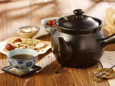 中醫藥走出去應注重知識產(chǎn)權保護 避免惡性競爭